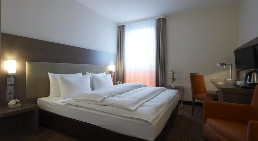 Фото IntercityHotel Hamburg Dammtor-Messe