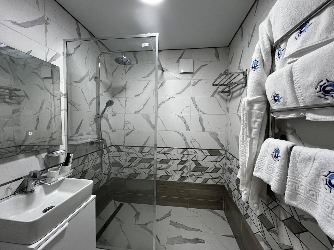 Фото Восток-Запад