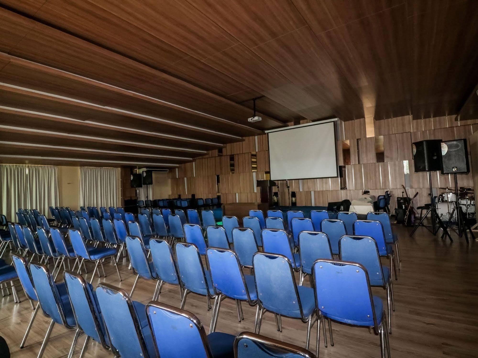 Фото Hotel 61 Medan
