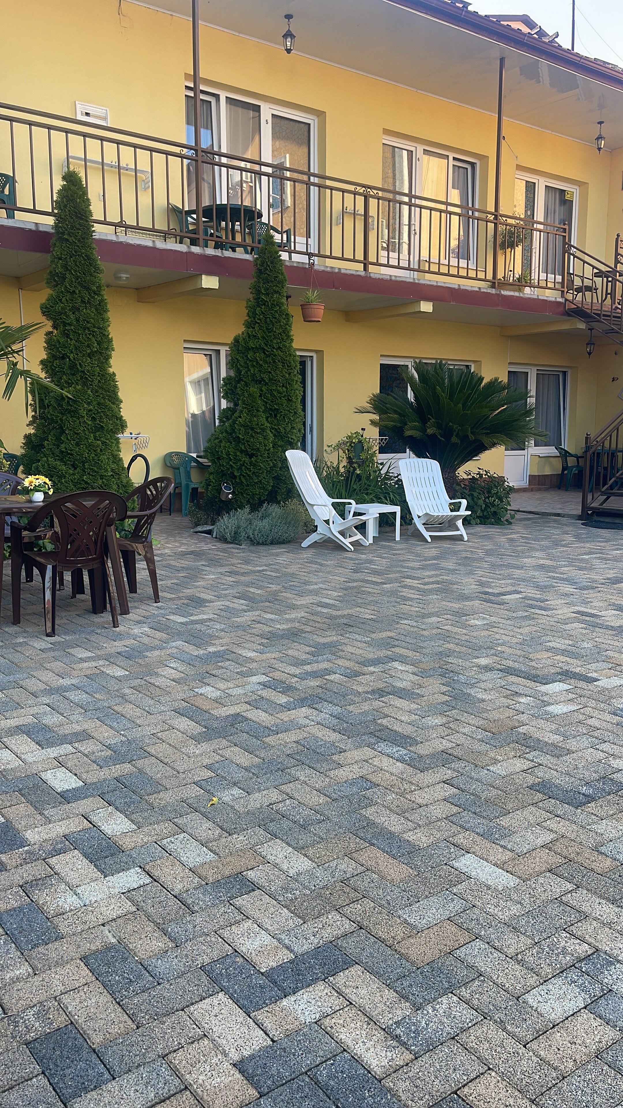 Фото Солнечный дворик