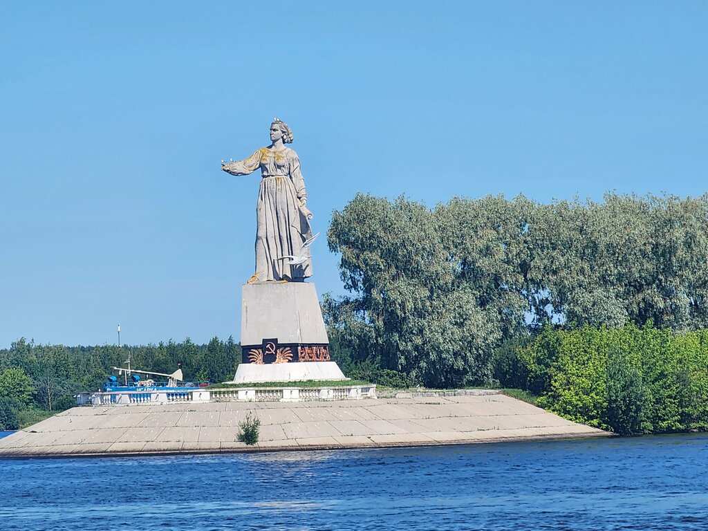Памятник, мемориал Мать-Волга, Рыбинск, фото