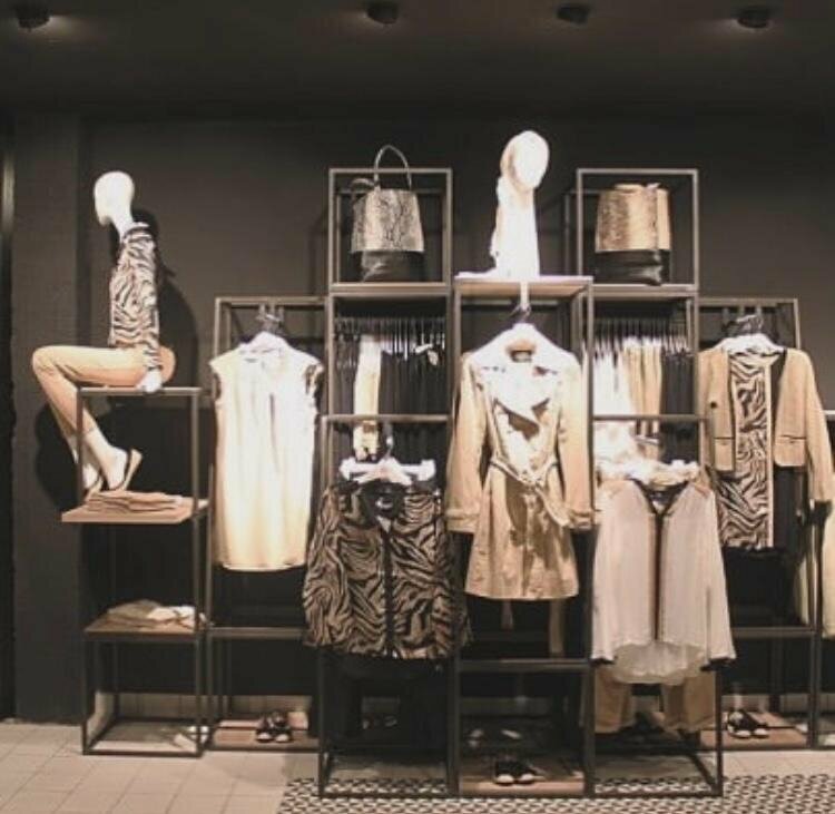 Grocery Showcase Shelf, Istanbul, photo