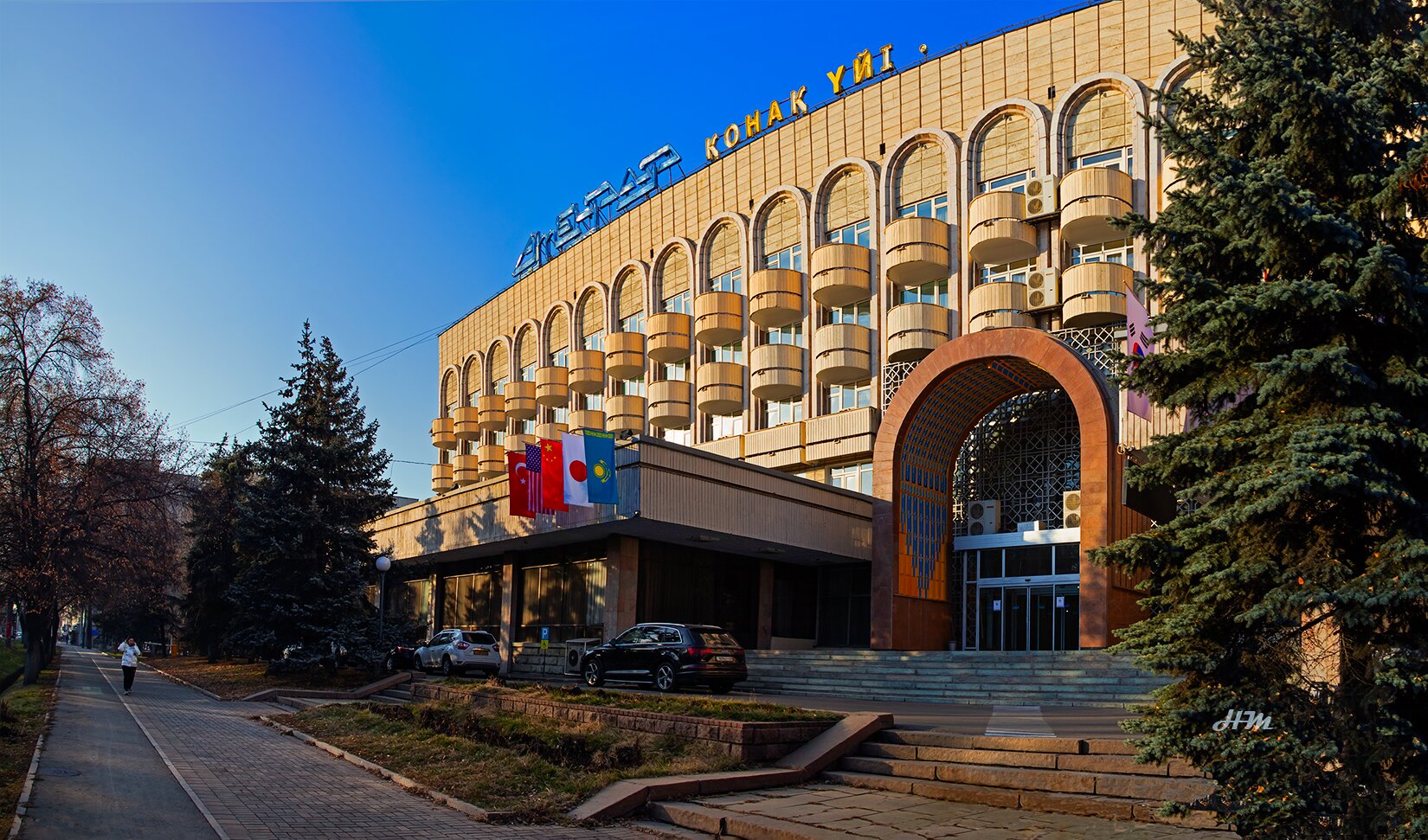 Дәретханада қыздарға қарау