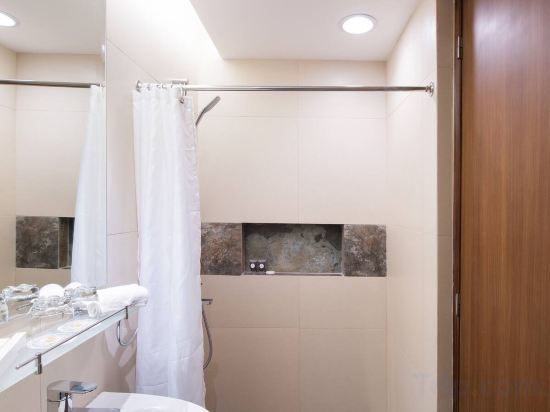 Фото Oyo 146 Solace Hotel