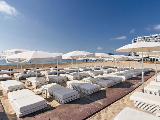 Фото Ushuaia Ibiza Beach Hotel - Adults Only