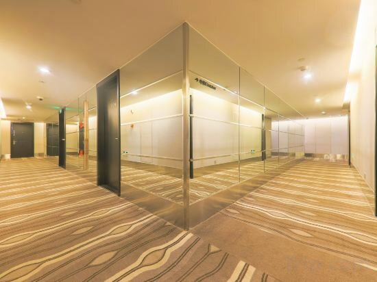 Фото Orange Hotel (Shanghai Hongkou Football Stadium)