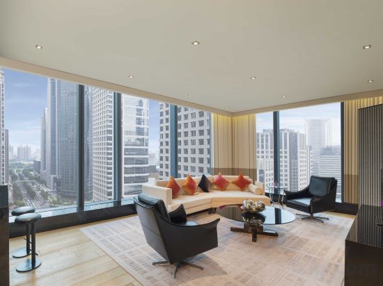 Фото W Guangzhou