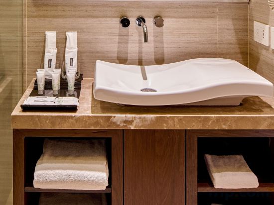 Фото Goldfinch Hotel Mumbai