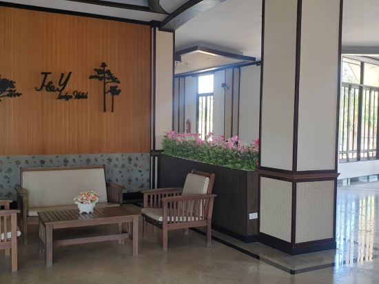 Фото J & Y Lodge Hotel