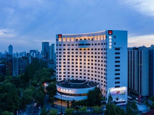 Radisson Red Shanghai Wujiaochang Hotel