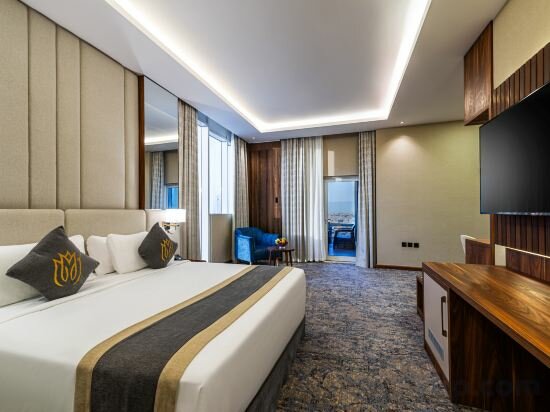 Фото Crown Rose Hotel