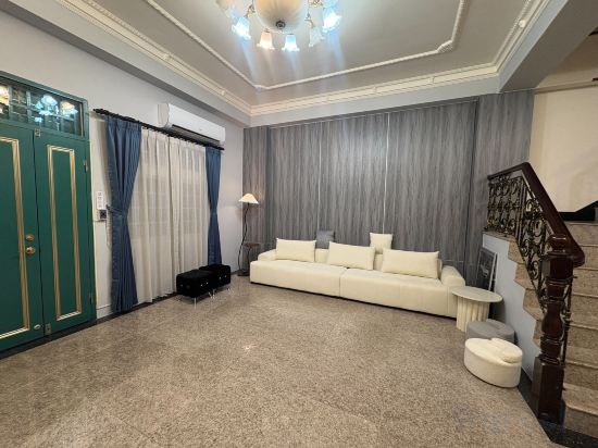 Фото Earl Holiday House