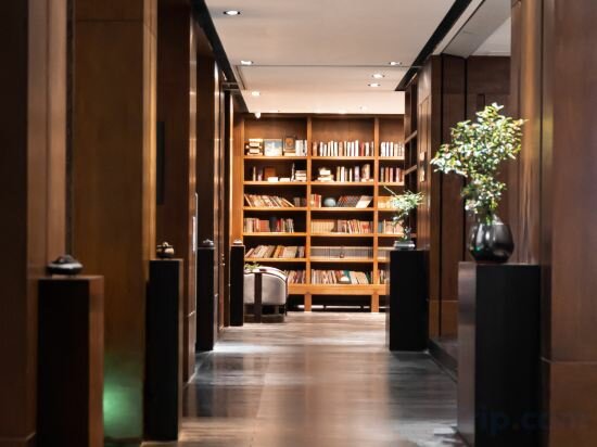 Фото Bay Breeze Hotel