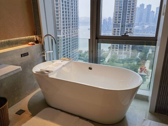 Фото Voco Chongqing Chaotianmen, an Ihg Hotel