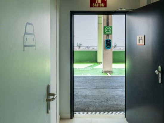 Фото EasyHotel Madrid Alcala