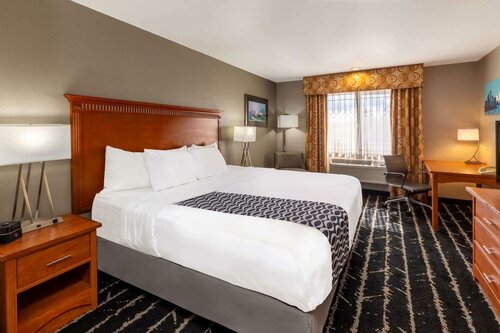 Гостиница La Quinta Inn & Suites by Wyndham Vancouver