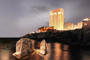 Гостиница Raouche Arjaan by Rotana