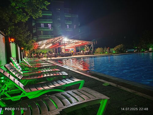 Ijtimoiy tarmoqlardan yalangoch ayollar