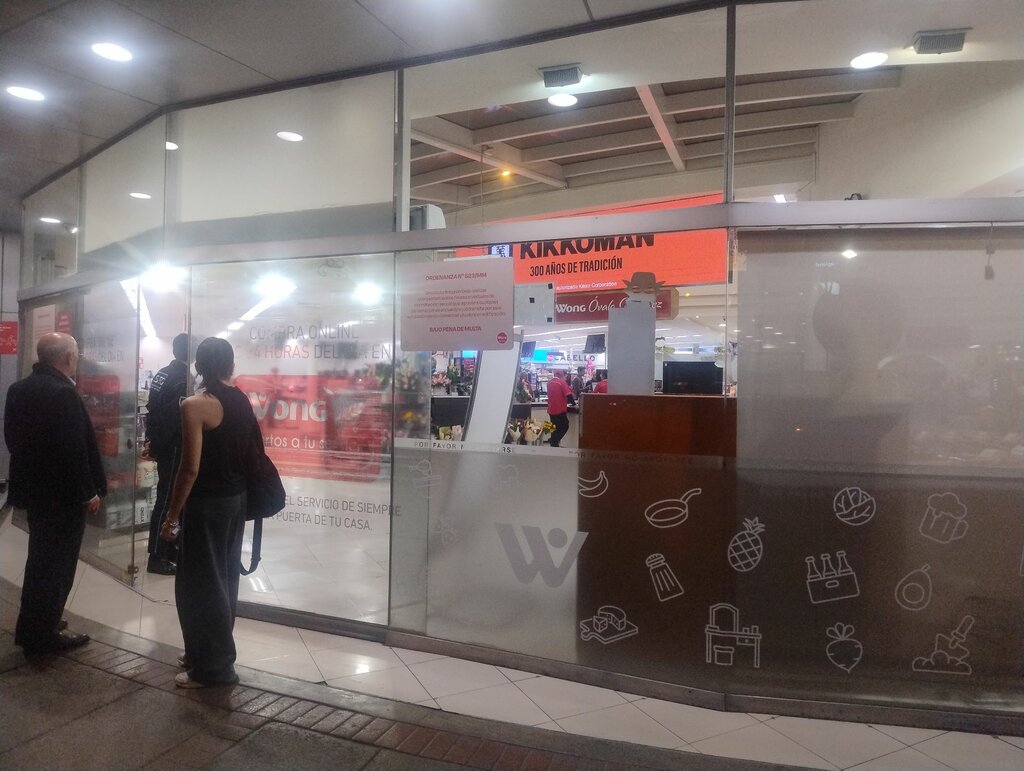 Supermarket Wong, Lima, photo