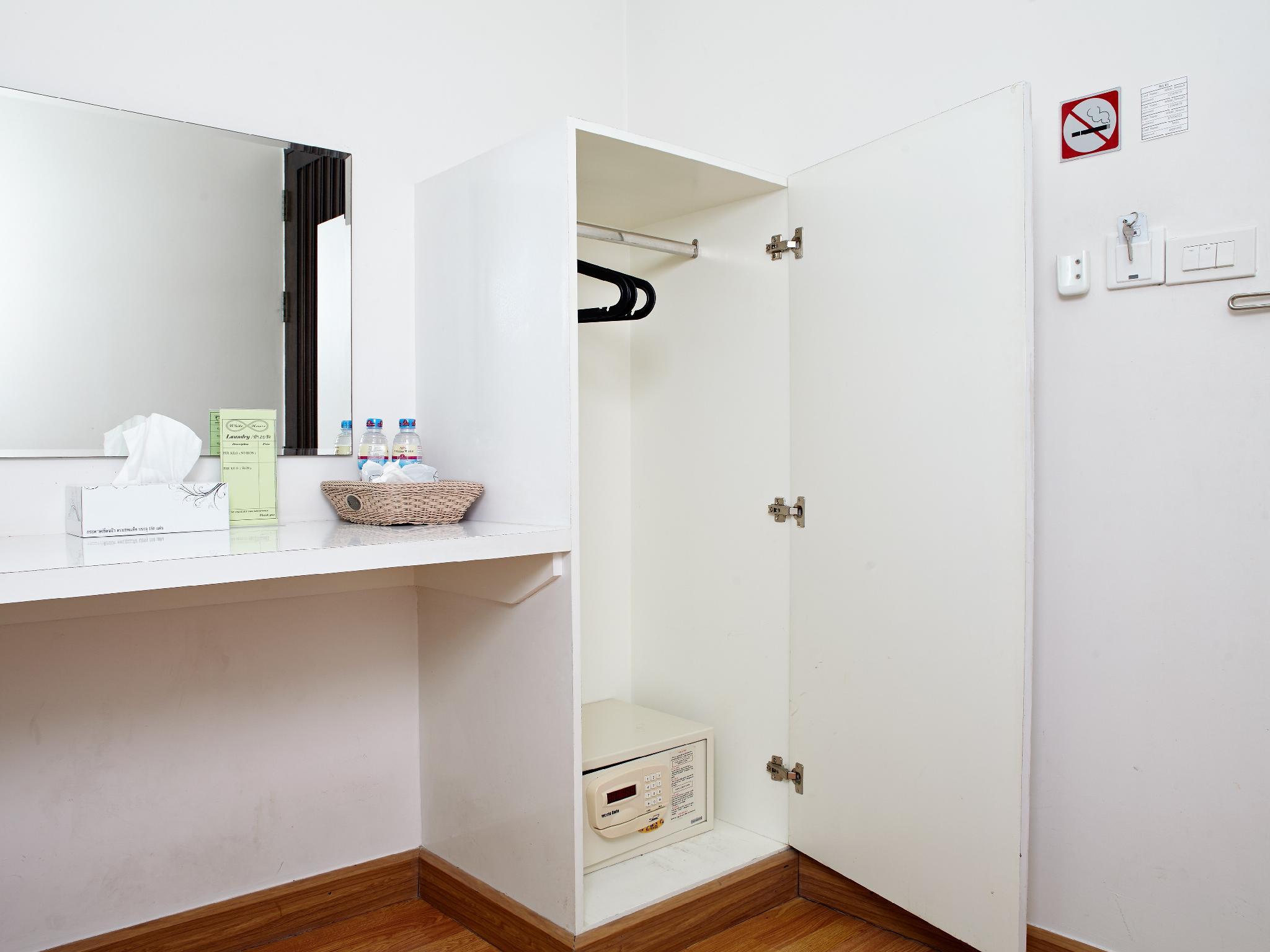 Фото White House Asoke Sukhumvit 18