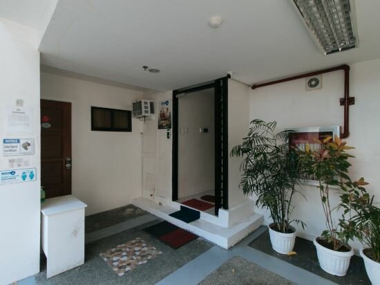Фото RedDoorz @ DBuilders Rooms Bangkal Makati