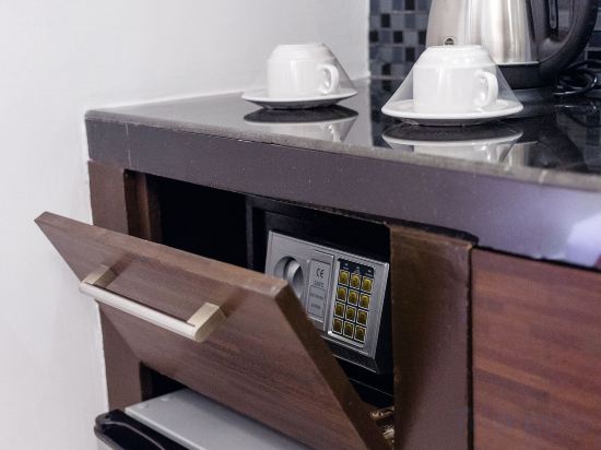 Фото RedDoorz Plus @ Poblacion Makati