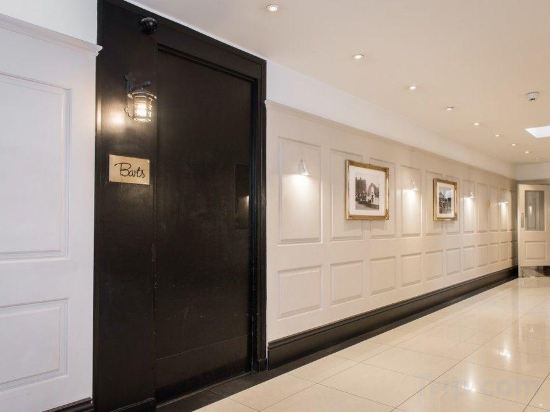 Фото Chelsea Cloisters by Capital