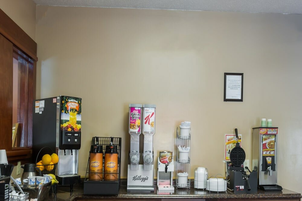 Фото Super 8 by Wyndham Norcross/I-85 Atlanta