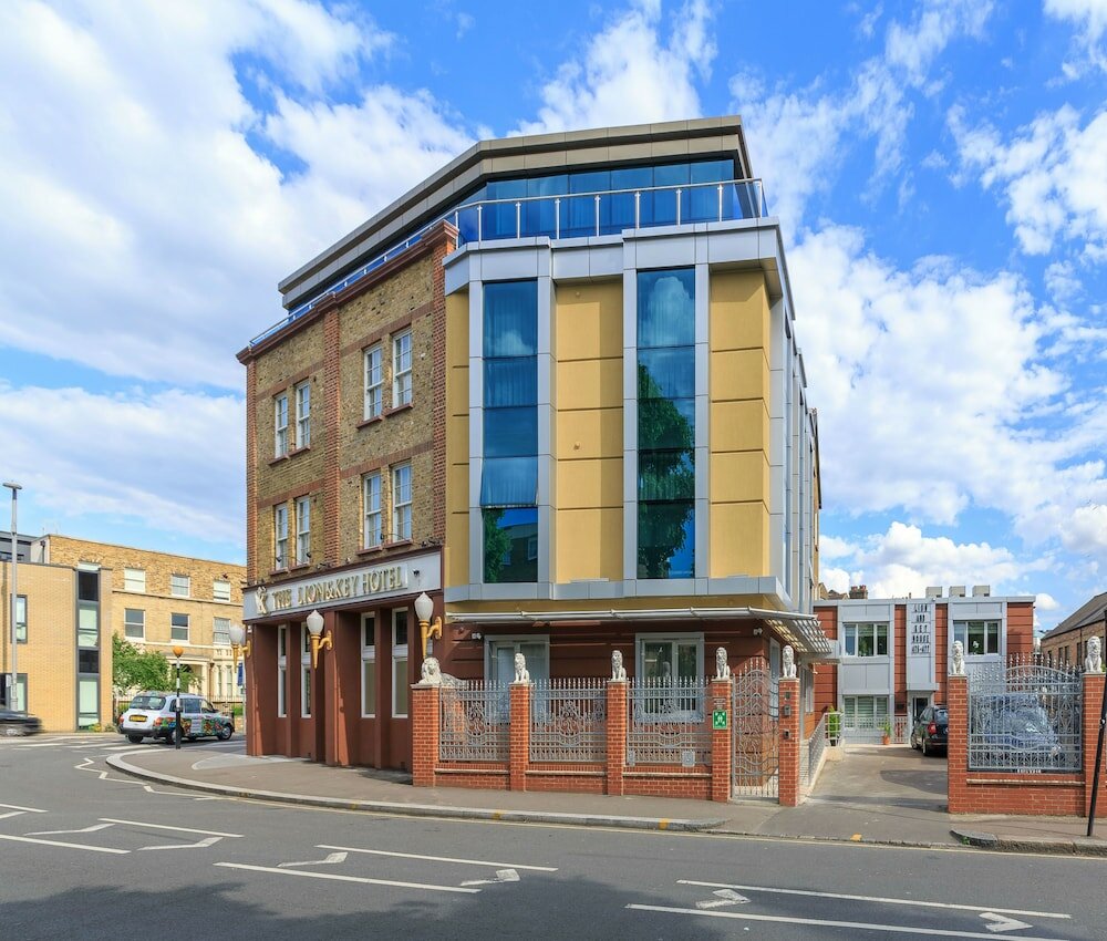 Фото The Lion & Key Hotel