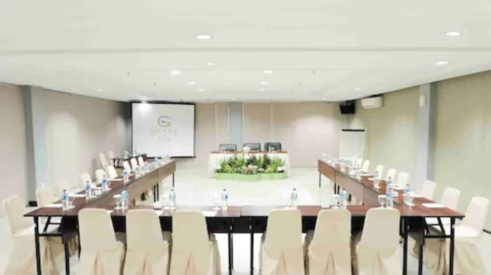 Фото Grage Hotel Cirebon