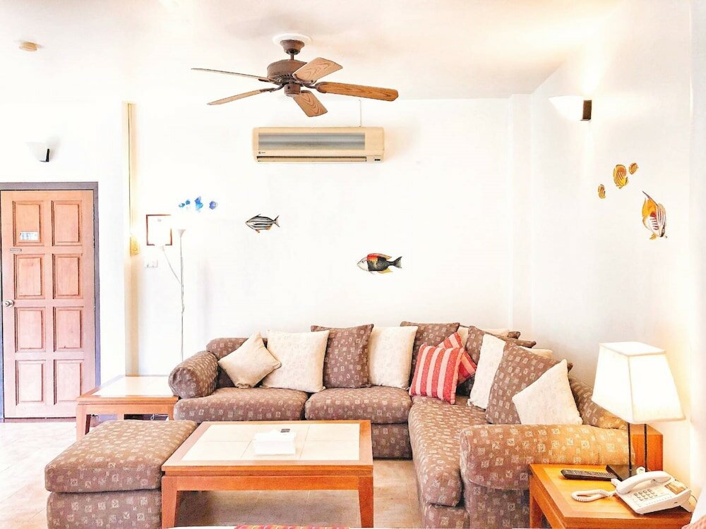 Фото Birds and Bees Resort