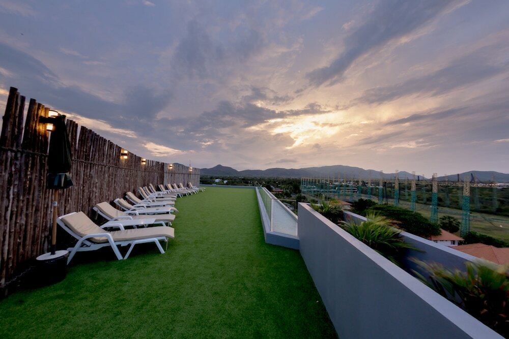 Фото The Whe-la Wha-le Hotel