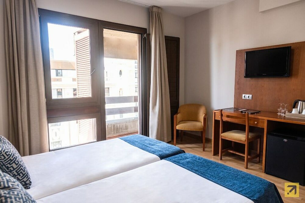 Фото Hotel Adonis Plaza