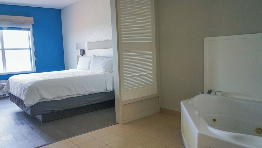 Фото Holiday Inn Express Hotel & Suites Lakeland North - I-4, an Ihg Hotel