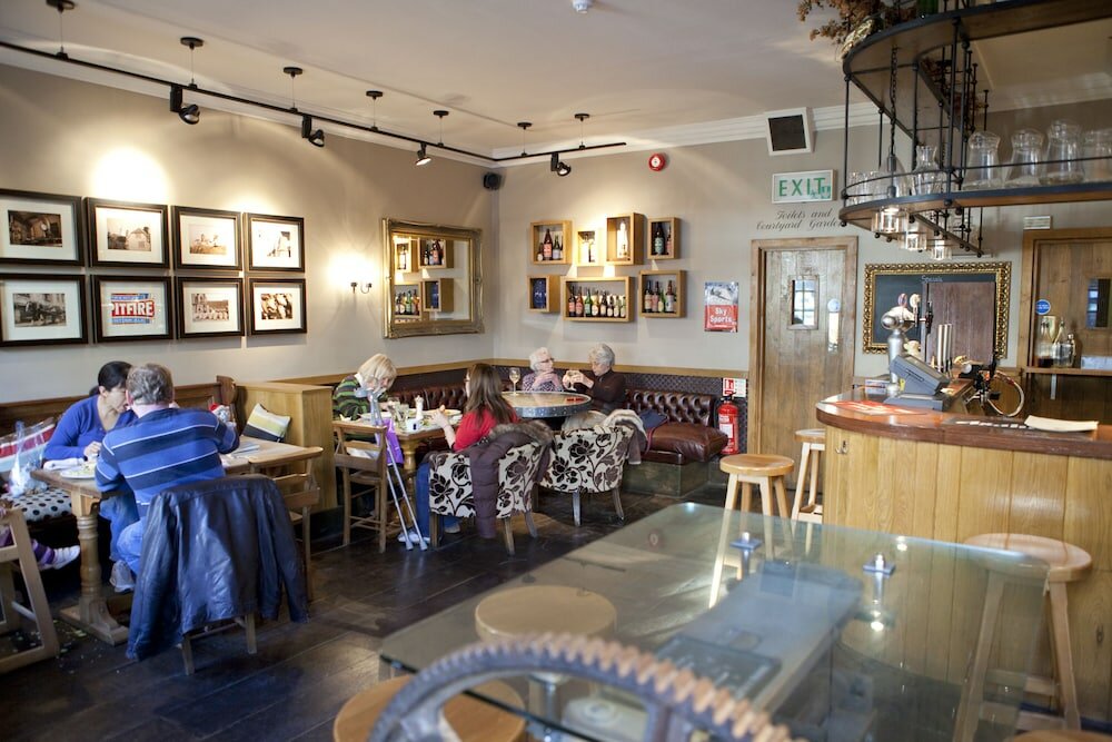 Фото The George Hotel