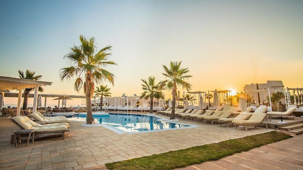 Фото Parthenis Beach Suites by the Sea