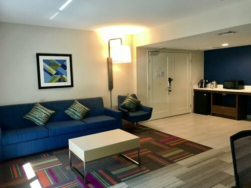 Гостиница Holiday Inn Express & Suites Pasadena - Los Angeles в Пасадене