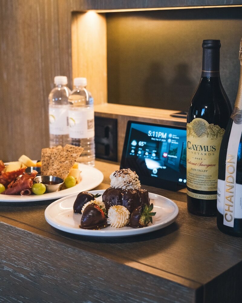 Фото The Delaney Hotel