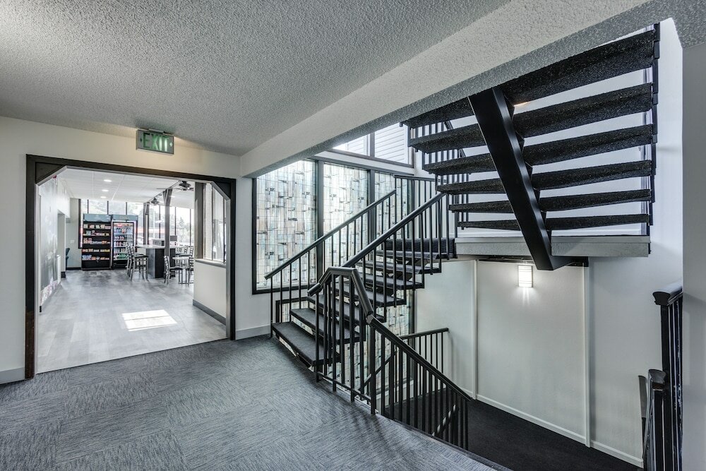 Фото Days Inn & Suites by Wyndham Spokane