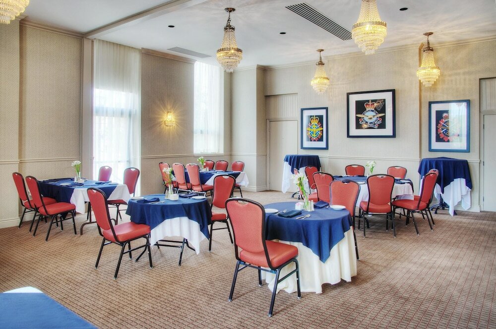 Фото Delta Hotels by Marriott London Armouries