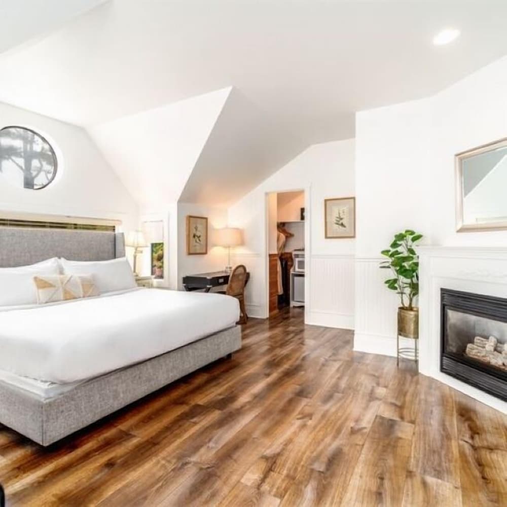 Фото Agate Cove Inn