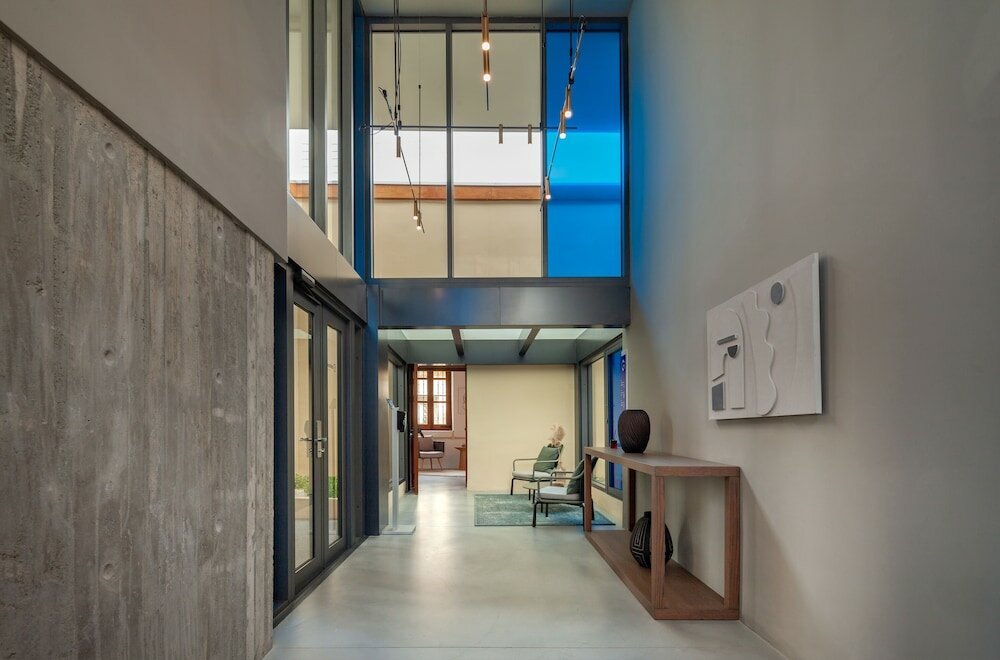 Фото Alinea Suites Limassol Center