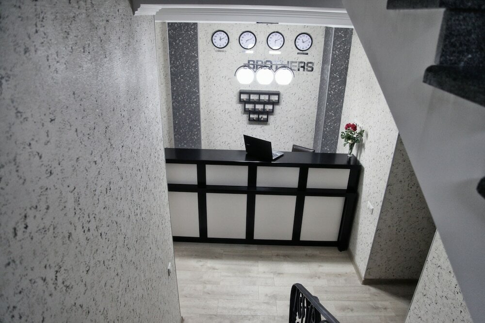 Фото Hotel Four Brothers