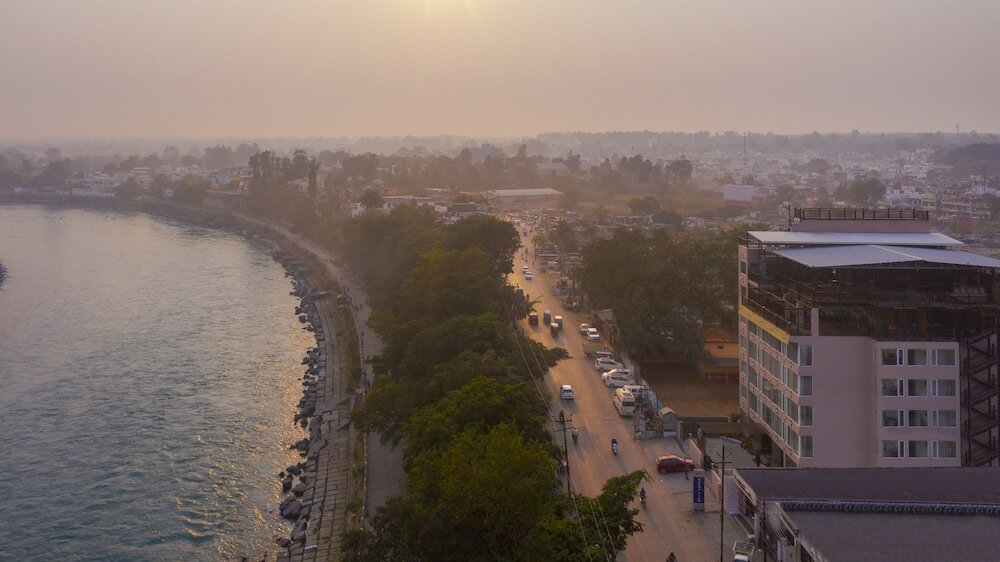 Фото Отель EllBee Ganga View