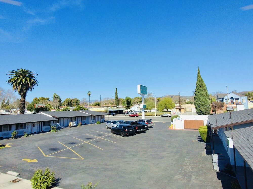 Фото Casa Blanca Inn & Suites