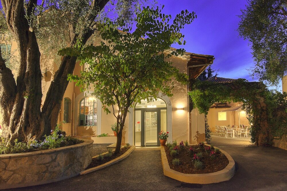 Фото La Bastide de l'Oliveraie