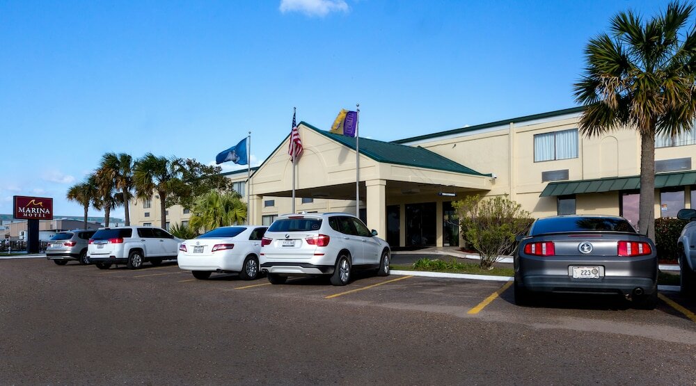 Фото Marina Inn & Suites Chalmette