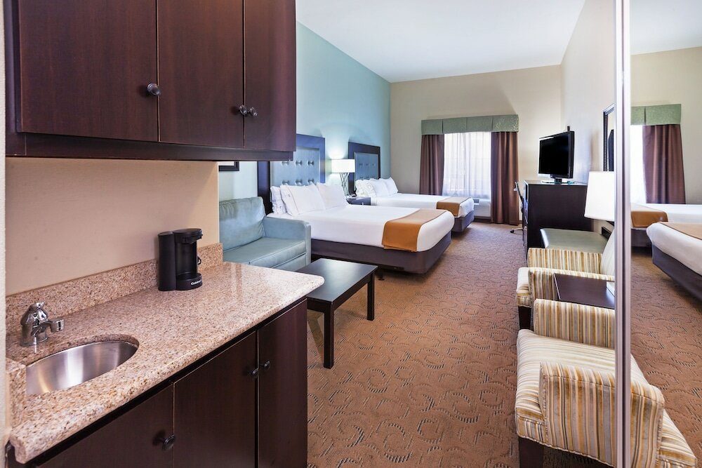 Фото Holiday Inn Express Hotel & Suites Victoria, an Ihg Hotel