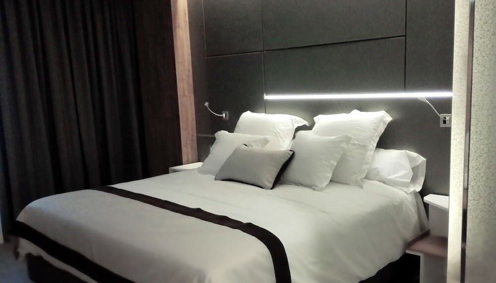 Фото Hotel SPA Ciudad de Binefar