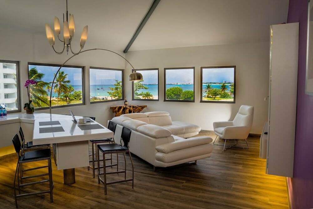 Фото Commodore Suites